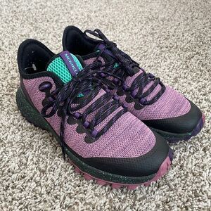 Size 6 / Women’s Merrell Trail Running Shoes